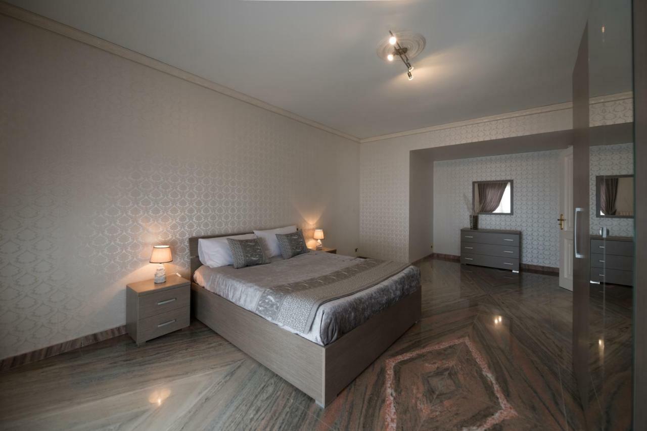 シャッカ Domus Aurea Bed & Breakfast エクステリア 写真